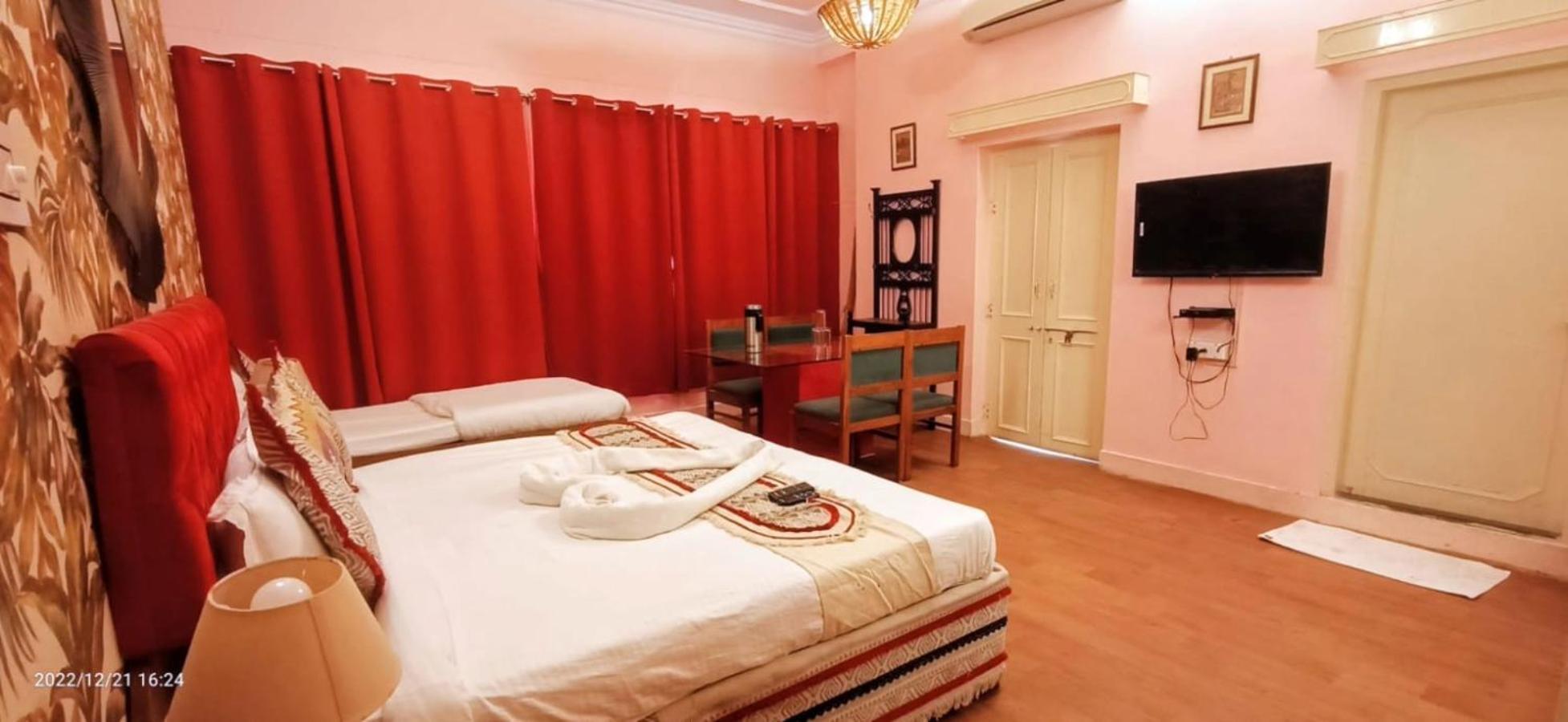 FabHotel Pink Palace Sindhi Camp Jaipur Bagian luar foto