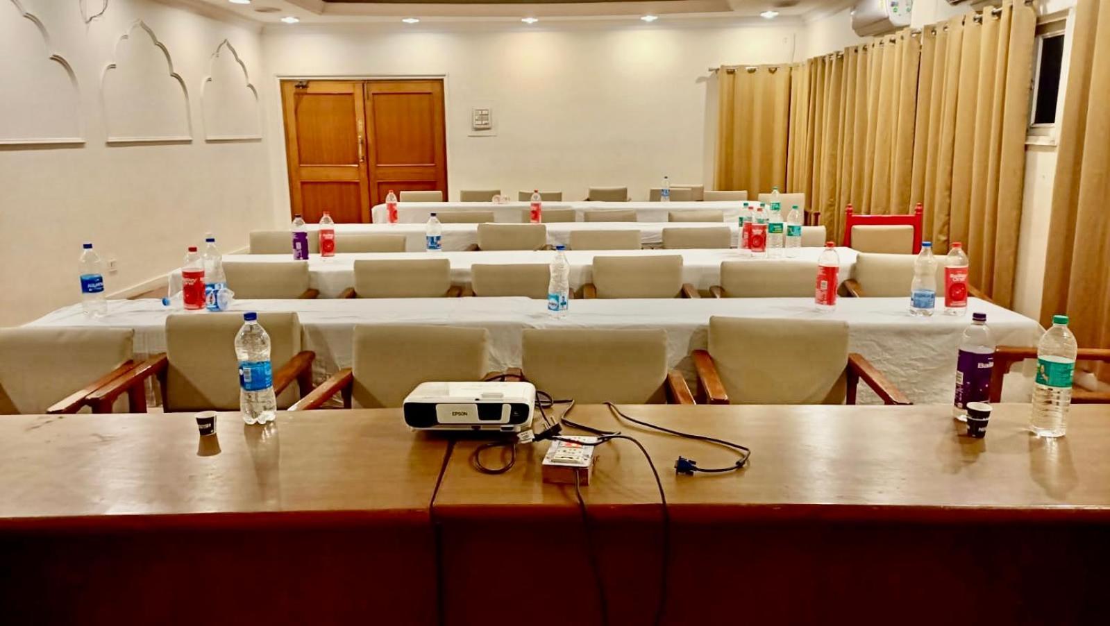 FabHotel Pink Palace Sindhi Camp Jaipur Bagian luar foto